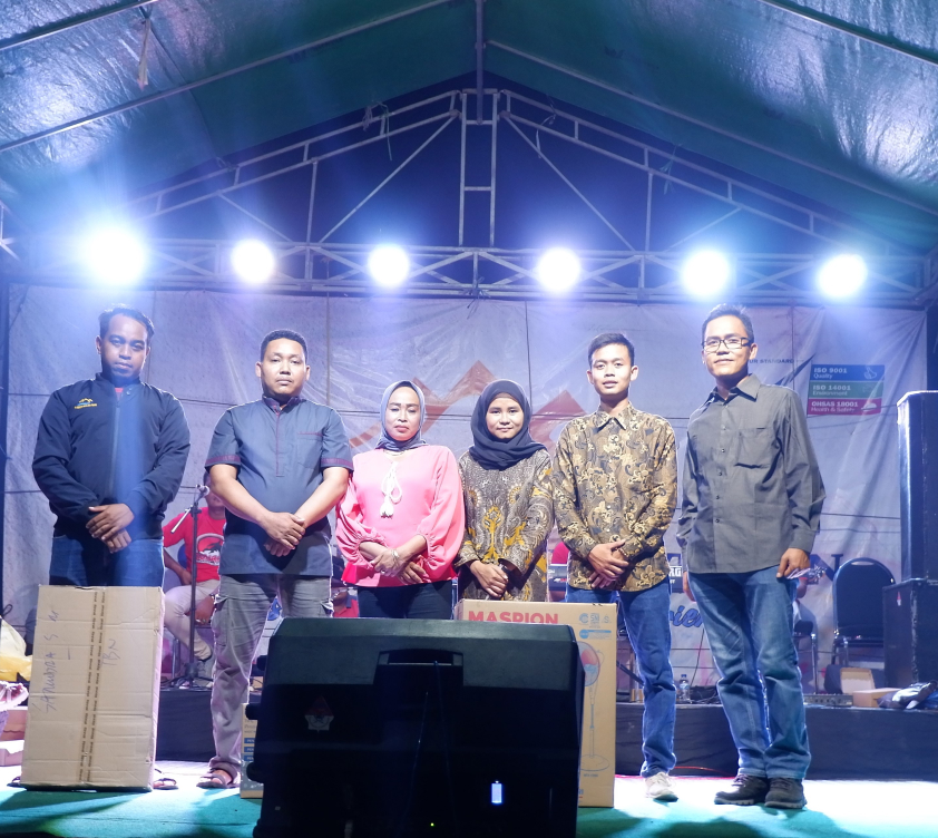 Pemberian Doorprize untuk pekerja terbaik